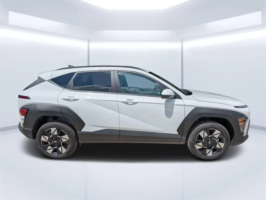 2025 Hyundai Kona SEL photo 1