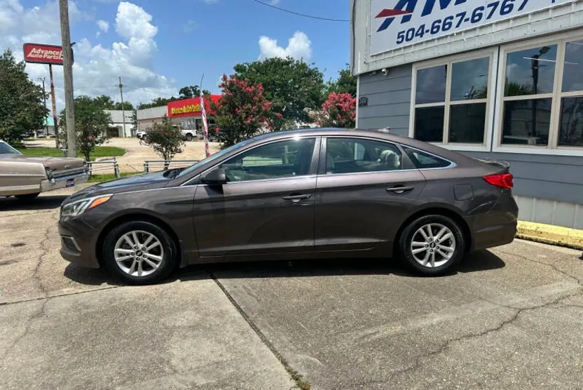 2017 Hyundai Sonata SE photo 1