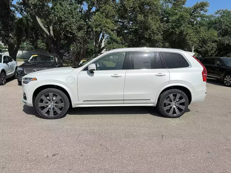 2025 Volvo XC90 Plus T8 AWD photo 1