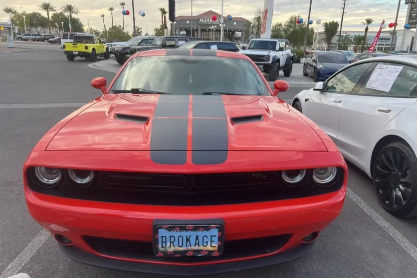 2016 Dodge Challenger SXT Plus photo 1