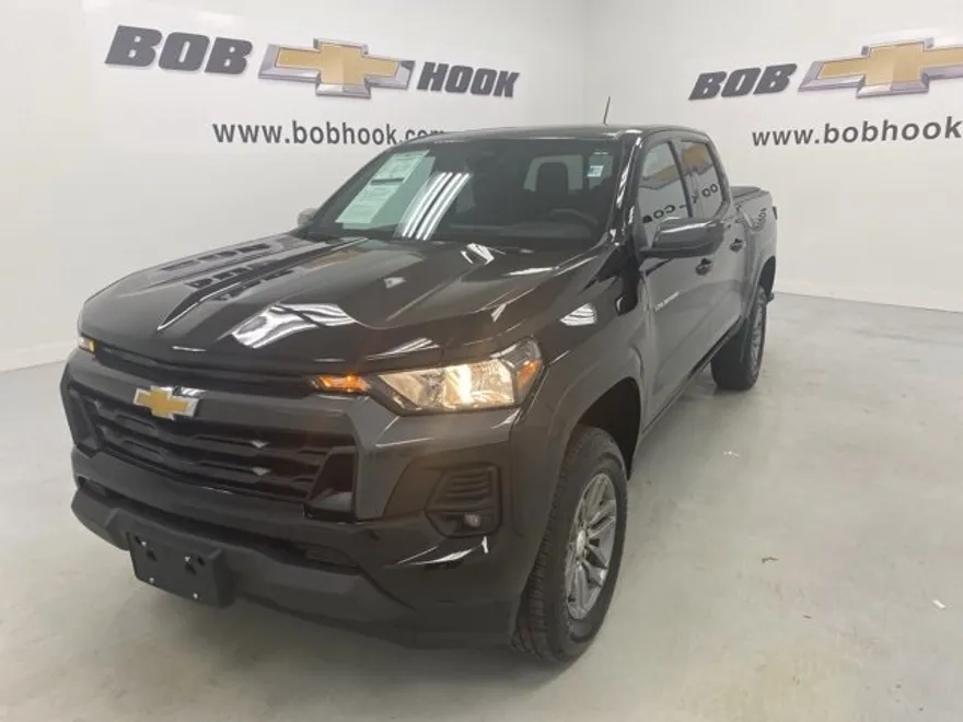 2024 Chevrolet Colorado LT photo 1