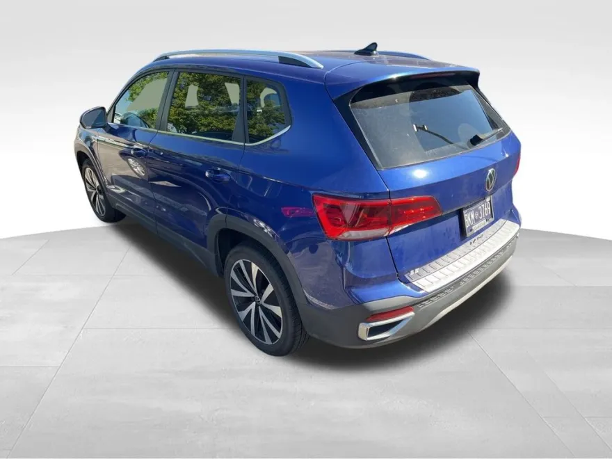 2022 Volkswagen Taos SE photo 1