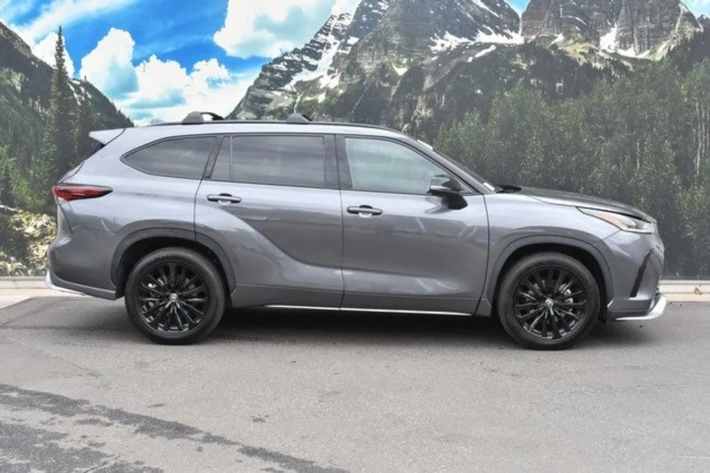 2024 Toyota Highlander XSE photo 1