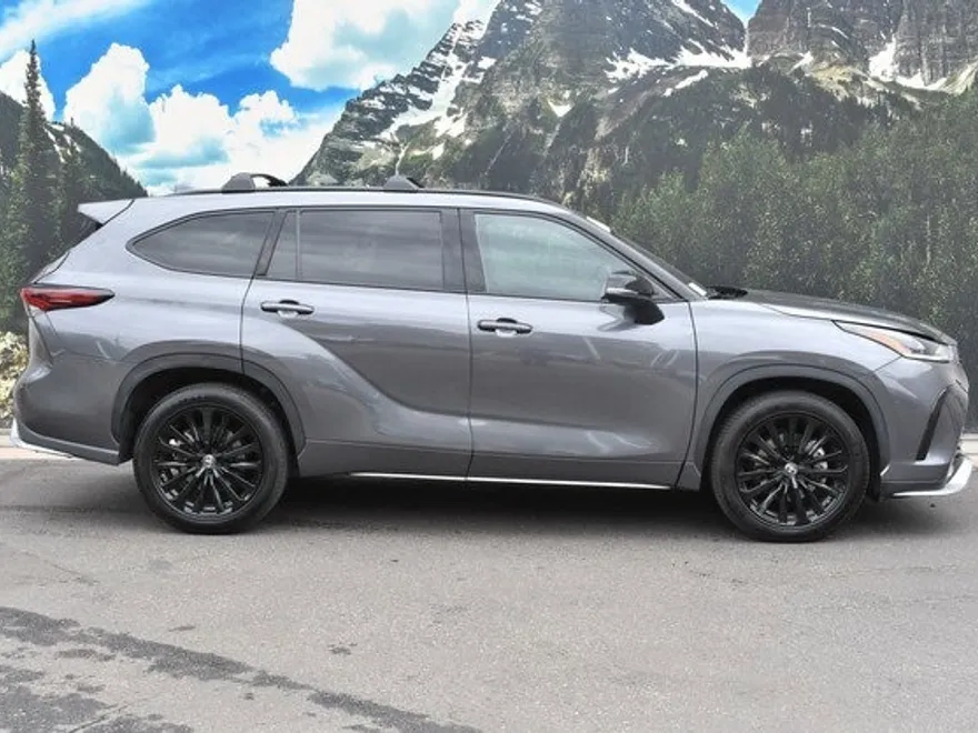 2024 Toyota Highlander XSE photo 1