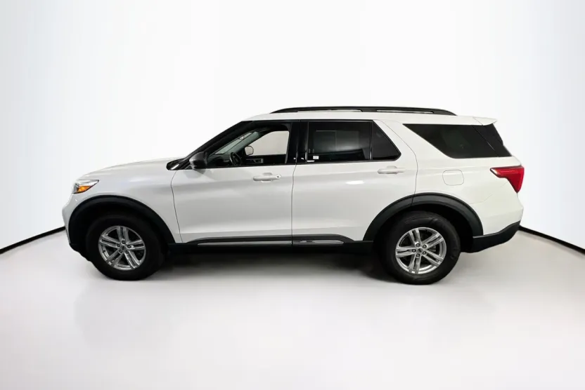 2022 Ford Explorer XLT photo 1