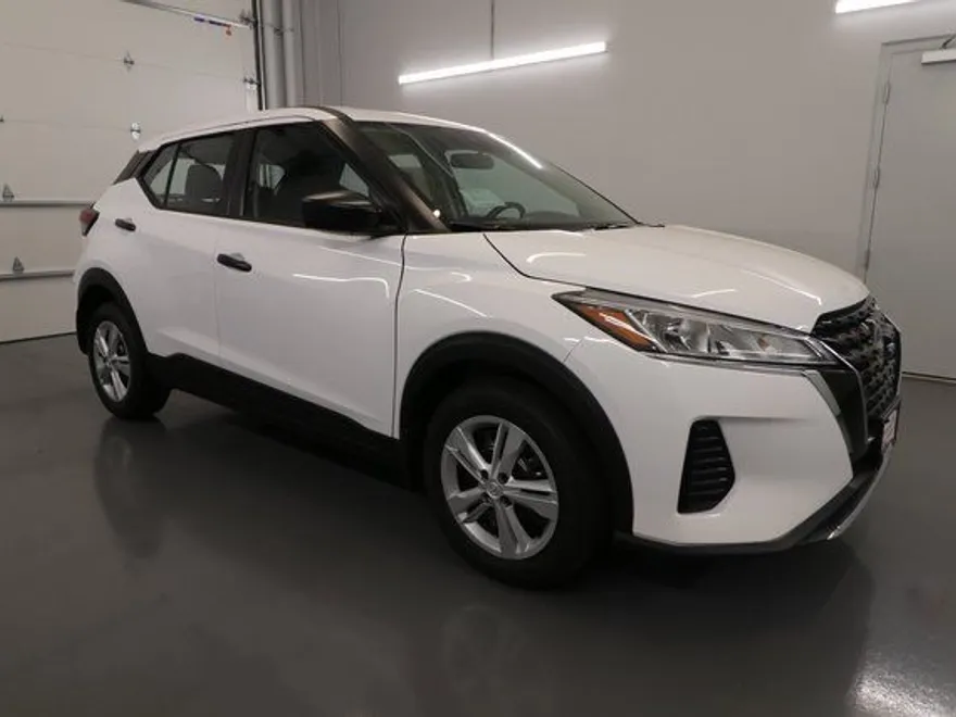 2025 Nissan Kicks Play S photo 1