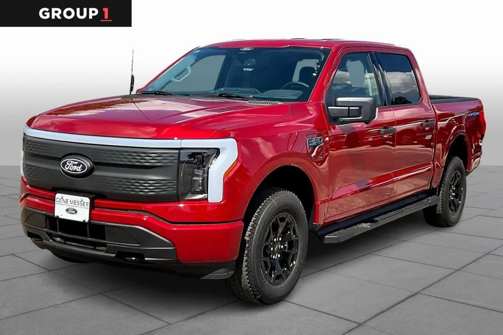 2025 Ford F-150 Lightning XLT photo 1