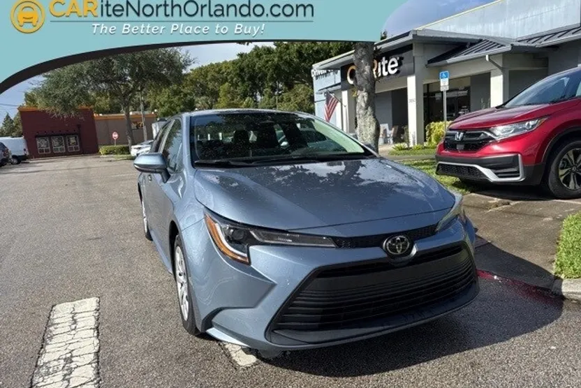 2024 Toyota Corolla LE photo 1