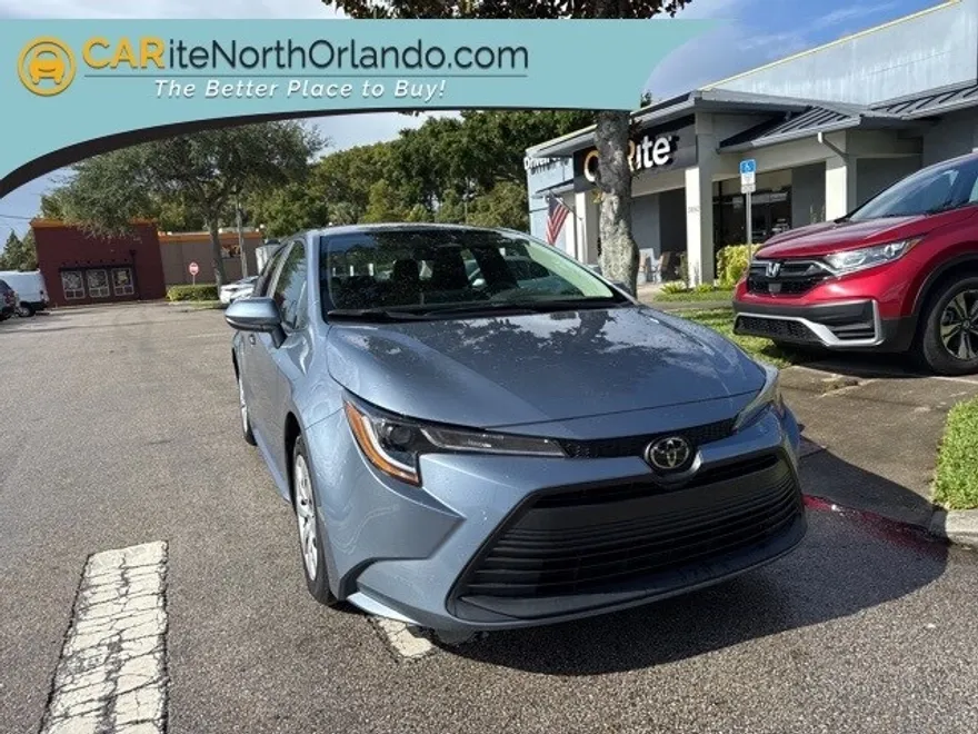 2024 Toyota Corolla LE photo 1