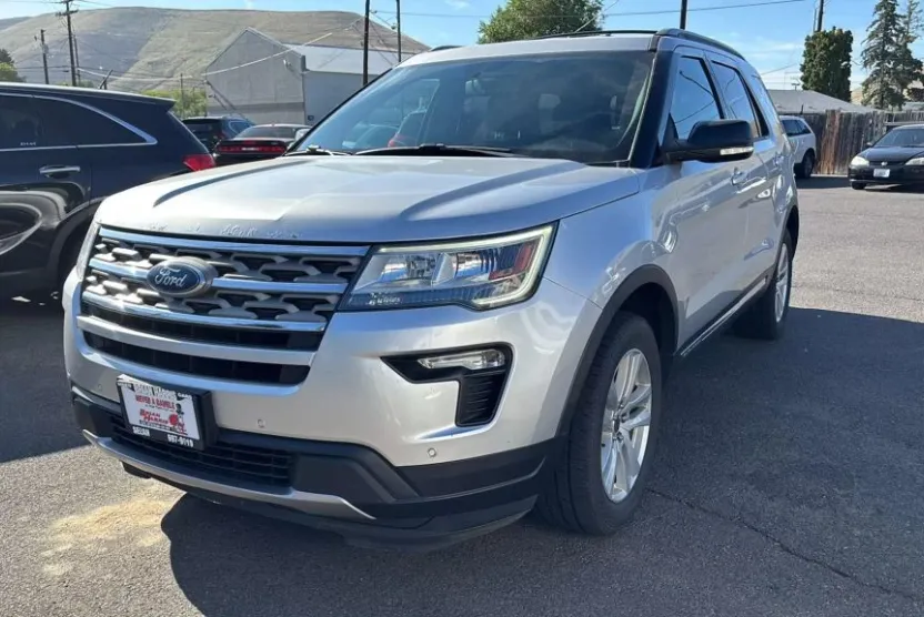 2018 Ford Explorer XLT Sport photo 1