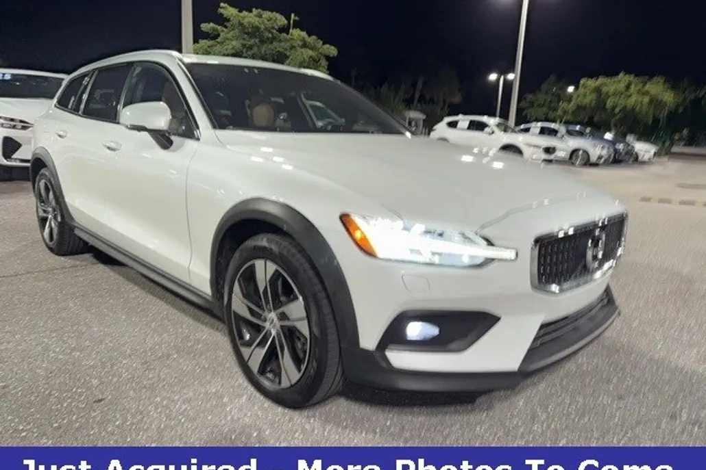 2020 Volvo V60 Cross Country T5 photo 1