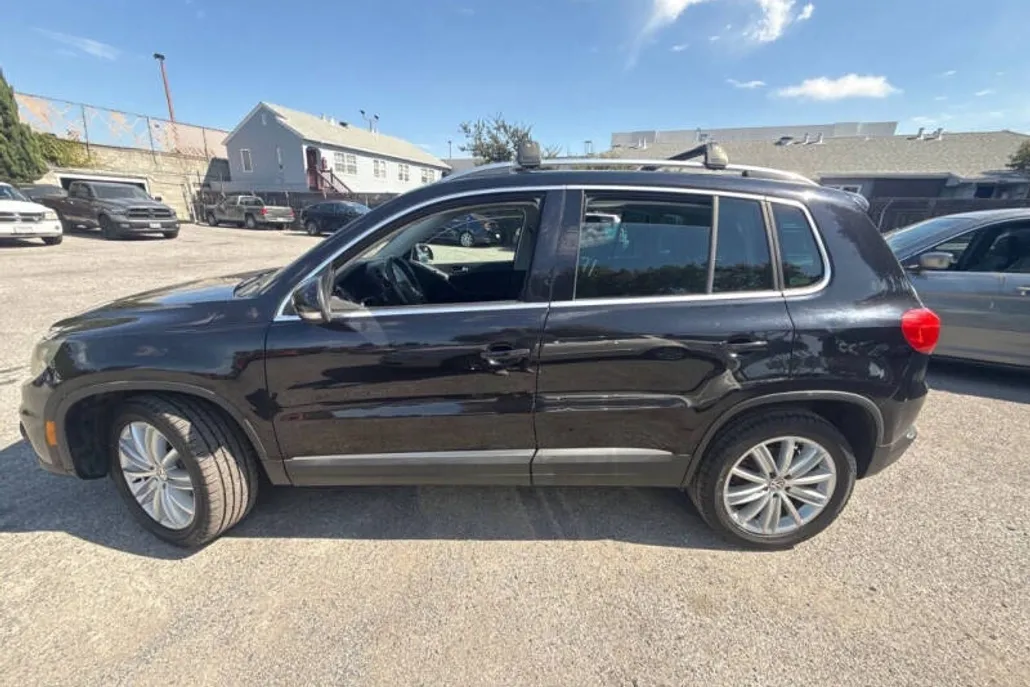 2012 Volkswagen Tiguan SE photo 1