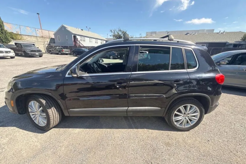 2012 Volkswagen Tiguan SE photo 1