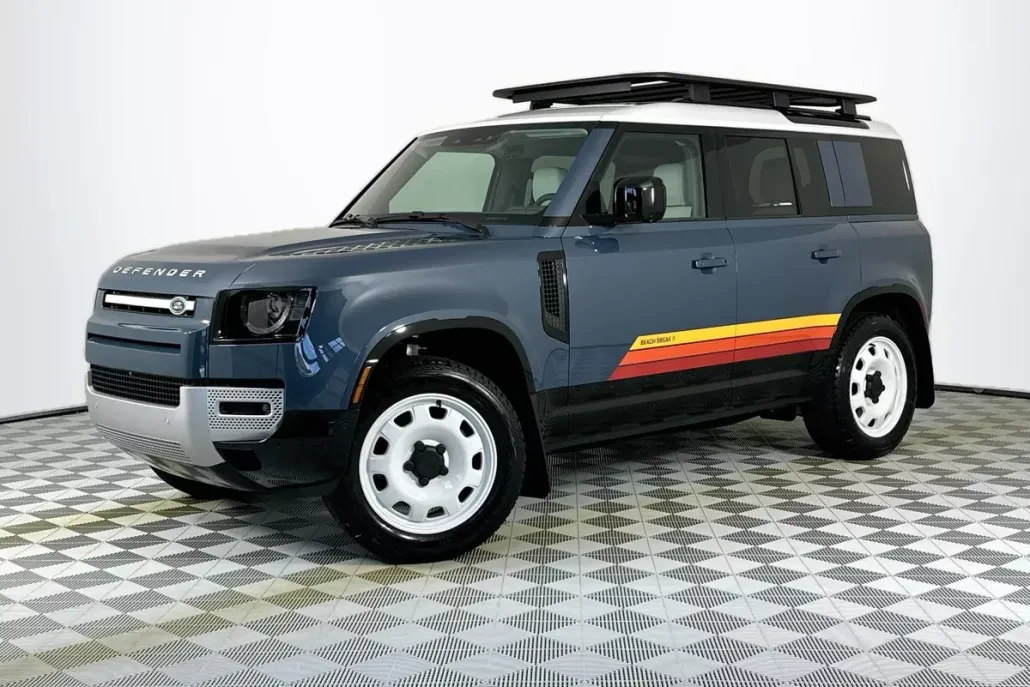 2025 Land Rover Defender 110 S photo 1
