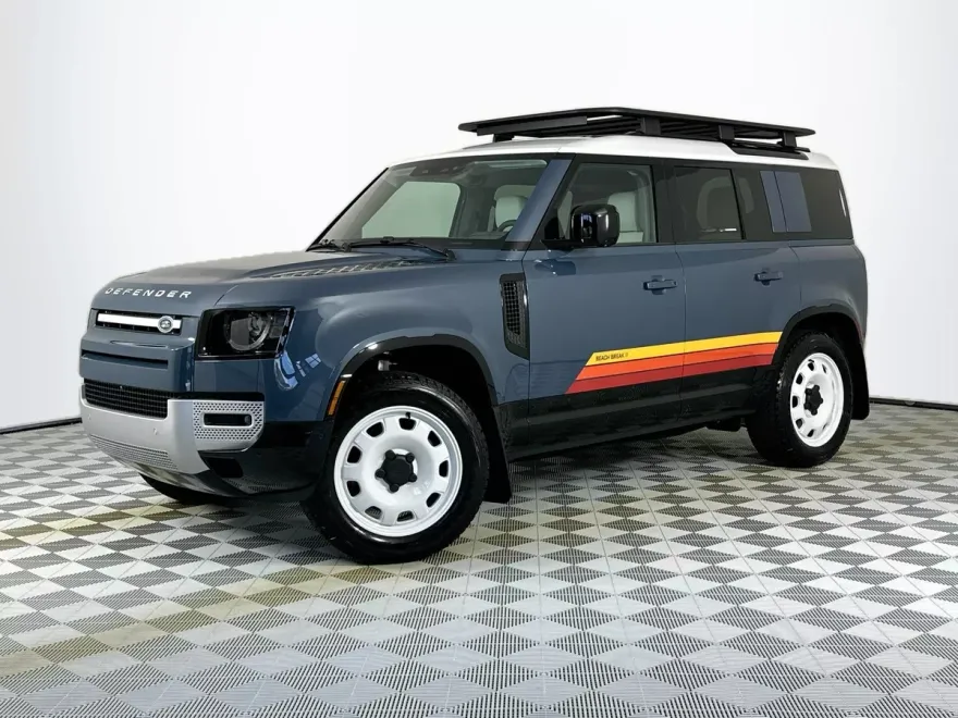 2025 Land Rover Defender 110 S photo 1