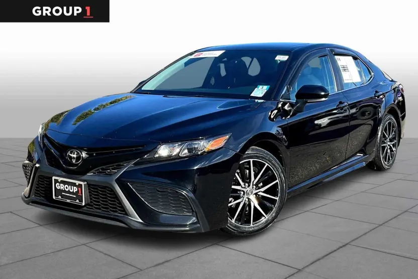 2021 Toyota Camry SE photo 1