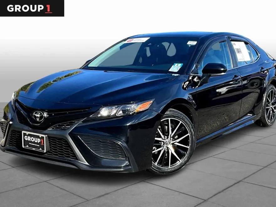 2021 Toyota Camry SE photo 1