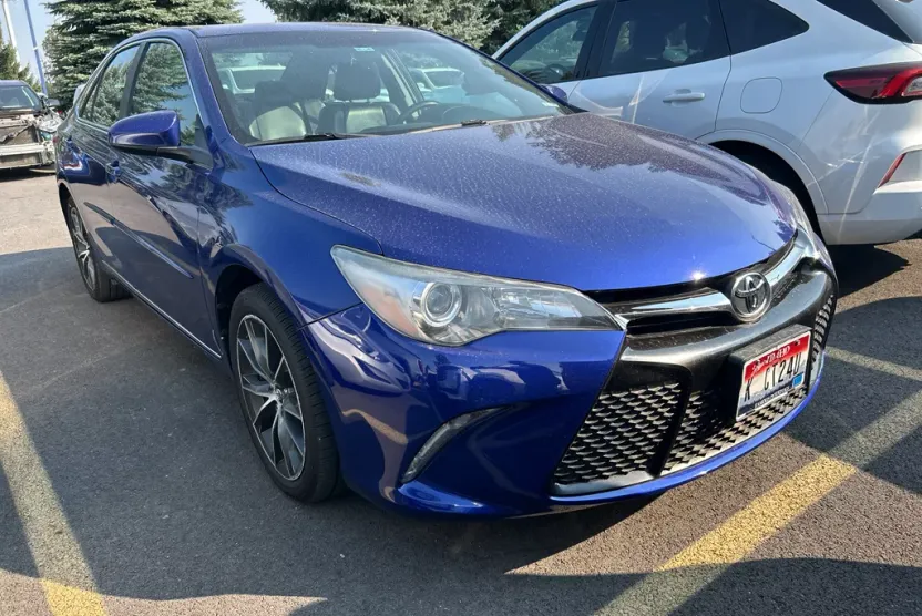 2016 Toyota Camry XSE photo 1