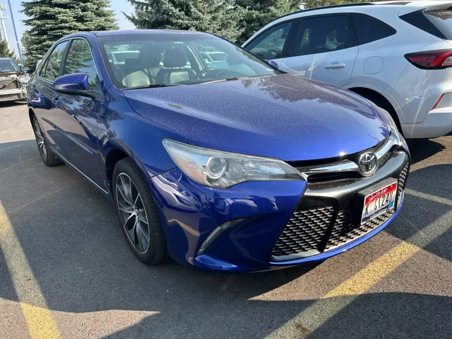 2016 Toyota Camry XSE photo 1