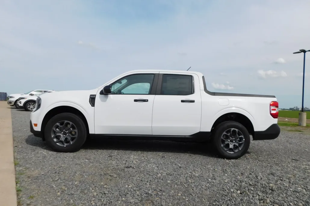 2025 Ford Maverick XLT photo 1