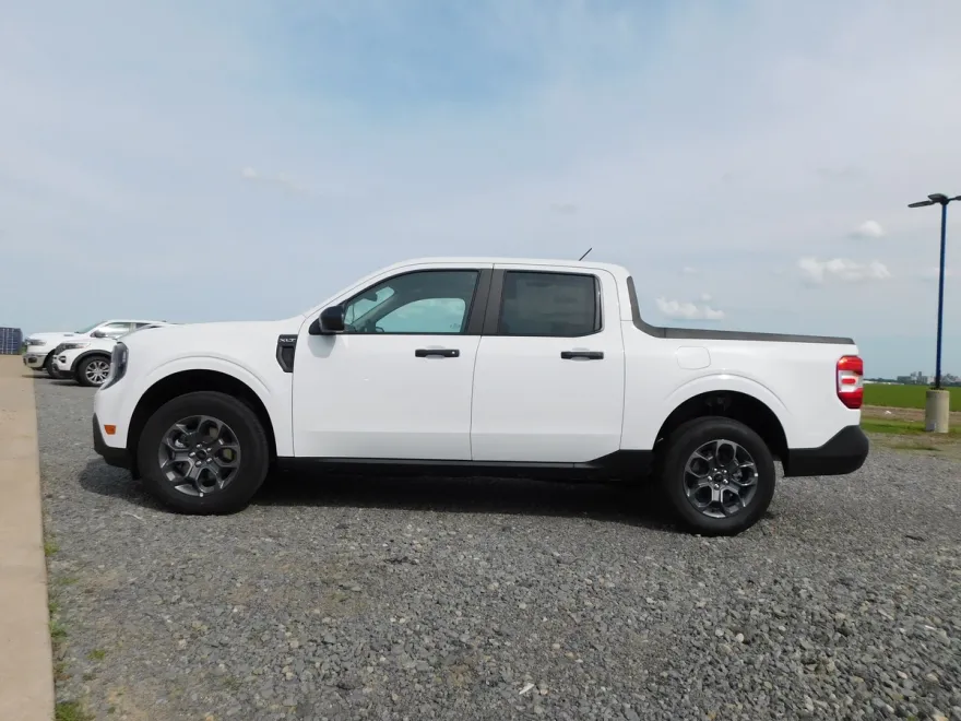 2025 Ford Maverick XLT photo 1