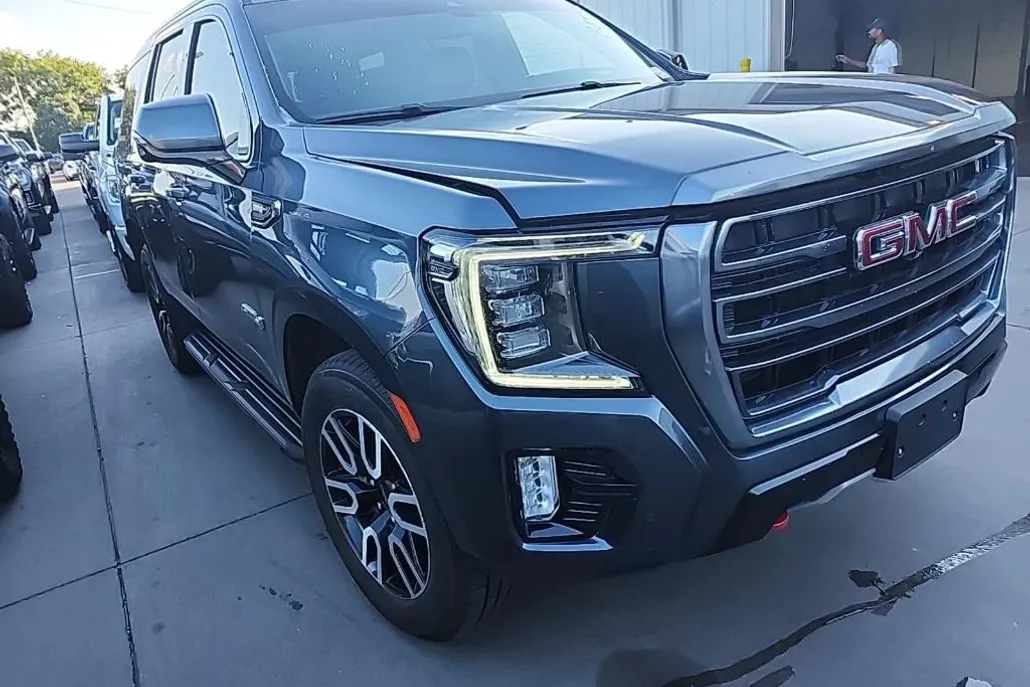 2021 Gmc Yukon AT4 photo 1
