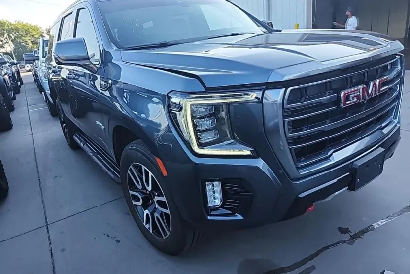 2021 Gmc Yukon AT4 photo 1