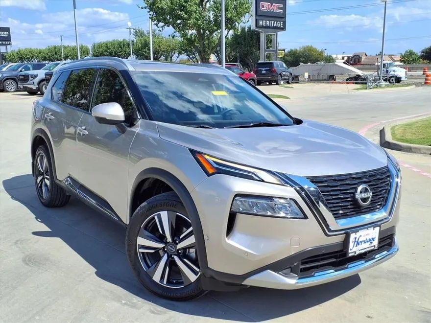 2023 Nissan Rogue Platinum photo 1