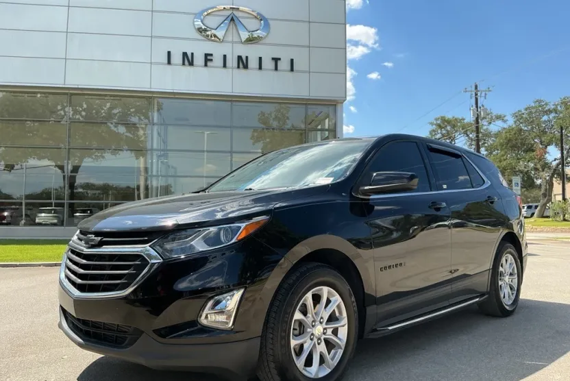 2020 Chevrolet Equinox LT photo 1