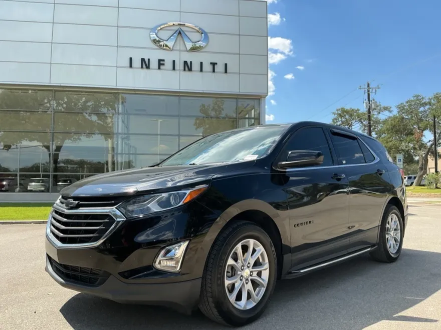 2020 Chevrolet Equinox LT photo 1