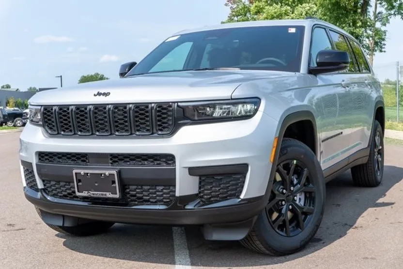 2025 Jeep Grand Cherokee Altitude X photo 1