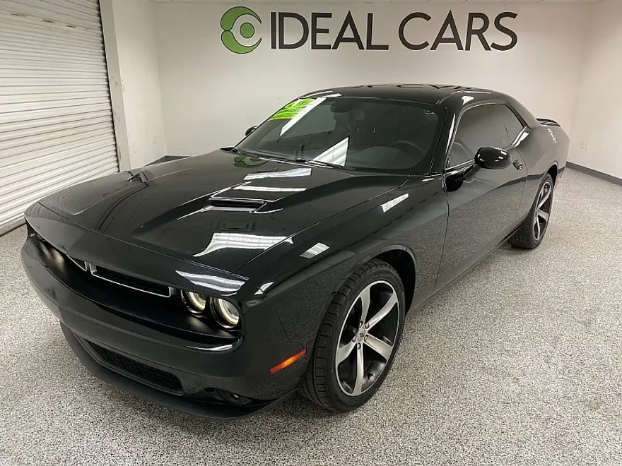 2019 Dodge Challenger SXT photo 1