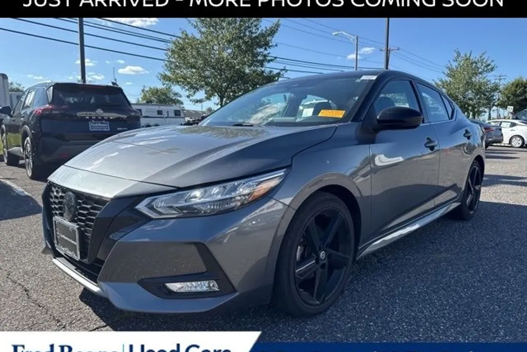 2022 Nissan Sentra SR photo 1