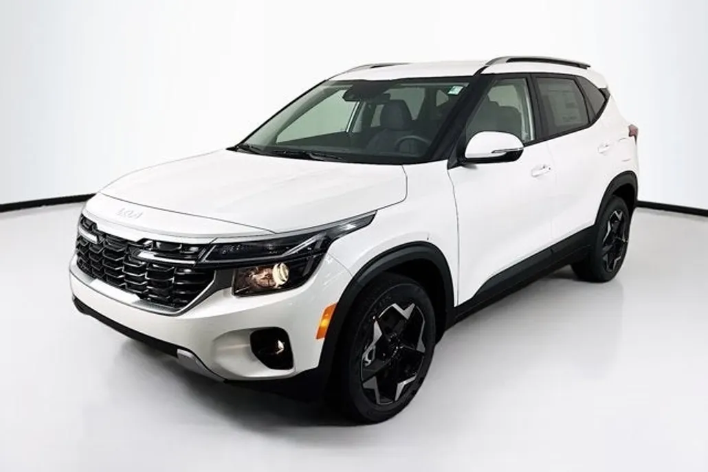 2025 Kia Seltos S photo 1