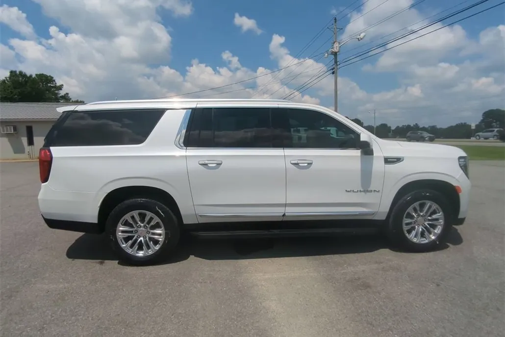 2023 Gmc Yukon XL SLT photo 1
