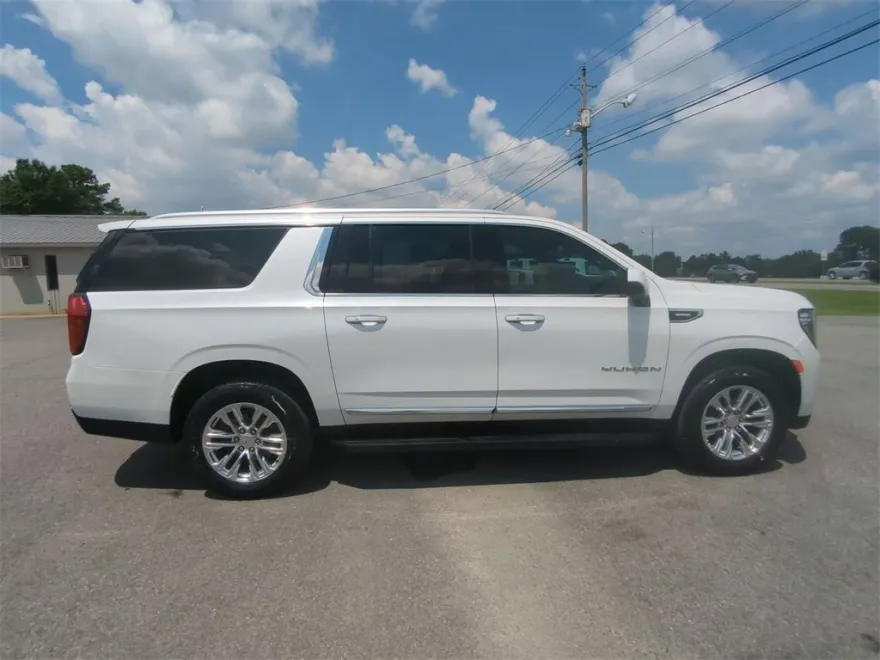 2023 Gmc Yukon XL SLT photo 1