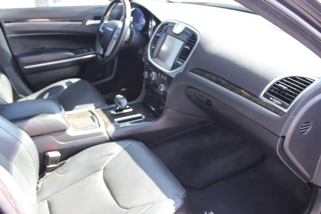 2014 Chrysler 300 C photo 1