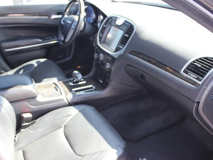 2014 Chrysler 300 C photo 1
