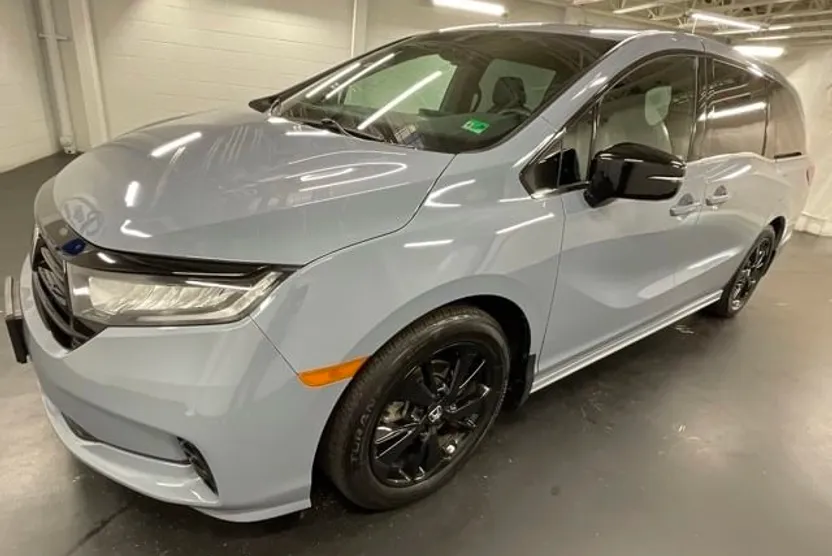 2023 Honda Odyssey Sport photo 1