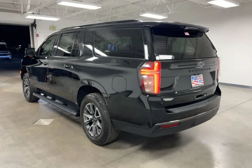 2021 Chevrolet Suburban Z71 photo 1