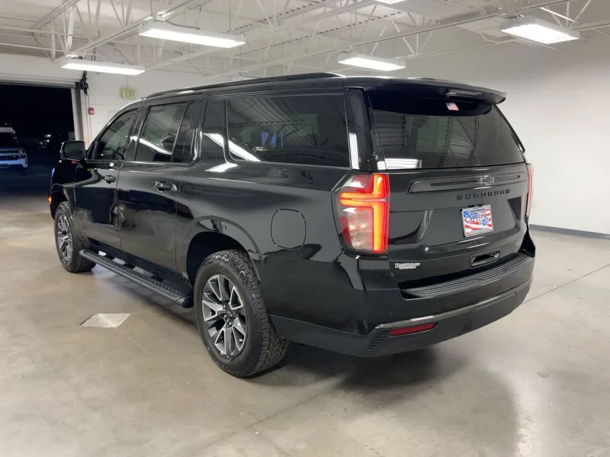 2021 Chevrolet Suburban Z71 photo 1