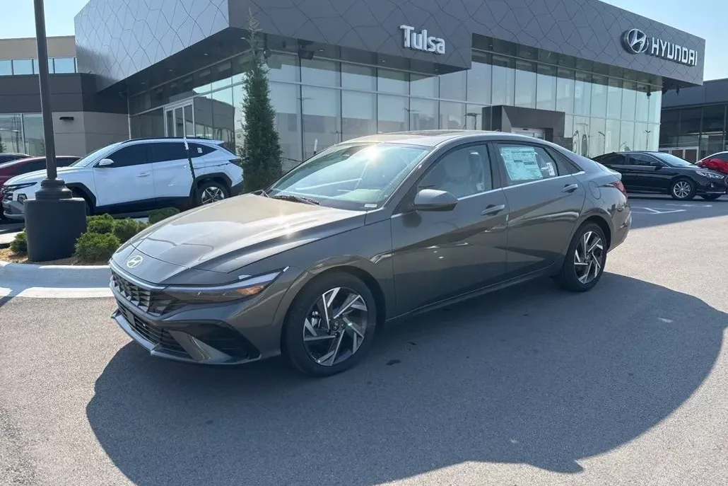 2025 Hyundai Elantra Hybrid Limited photo 1