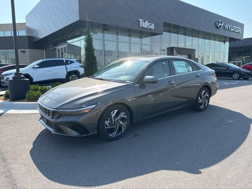 2025 Hyundai Elantra Hybrid Limited photo 1