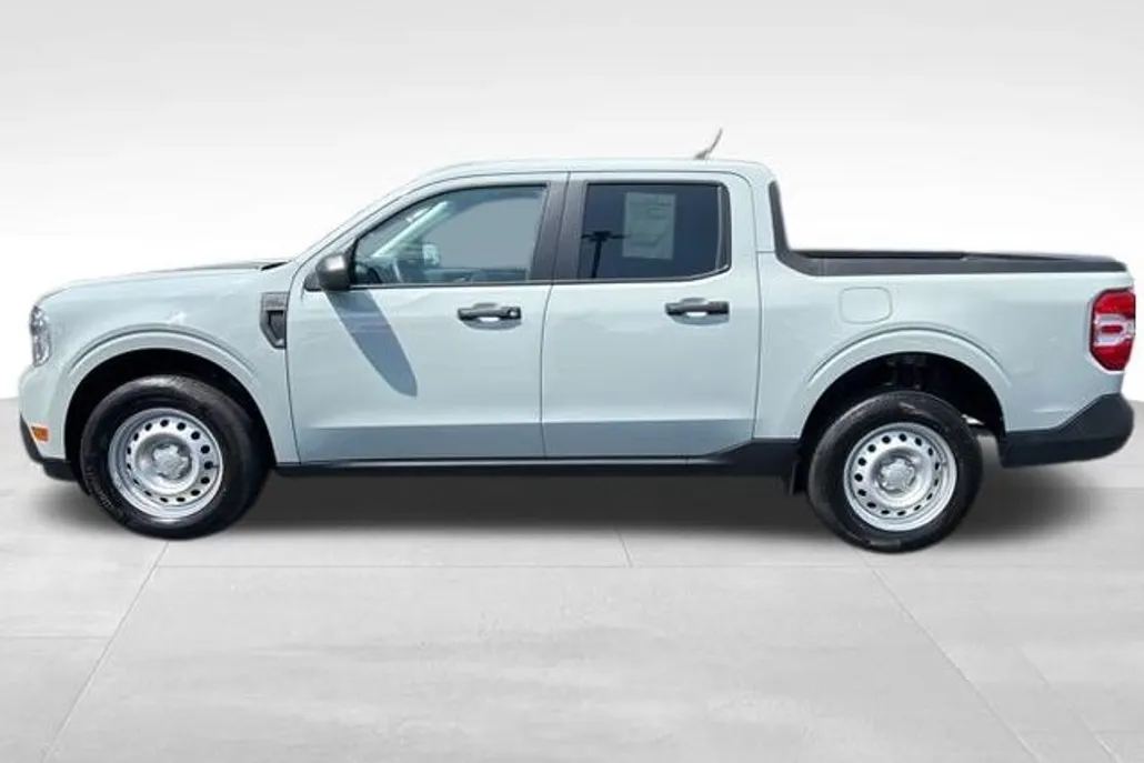 2024 Ford Maverick XL photo 1