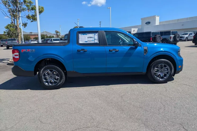 2025 Ford Maverick XLT photo 1