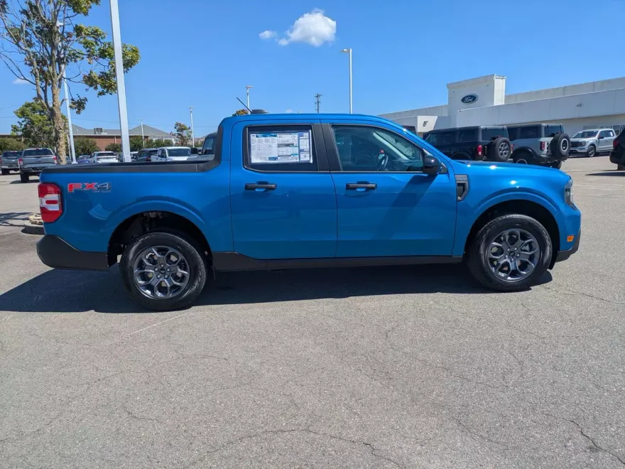 2025 Ford Maverick XLT photo 1