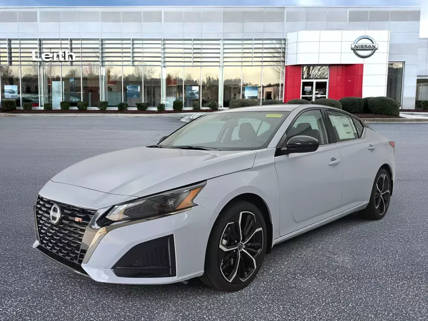 2025 Nissan Altima SR photo 1