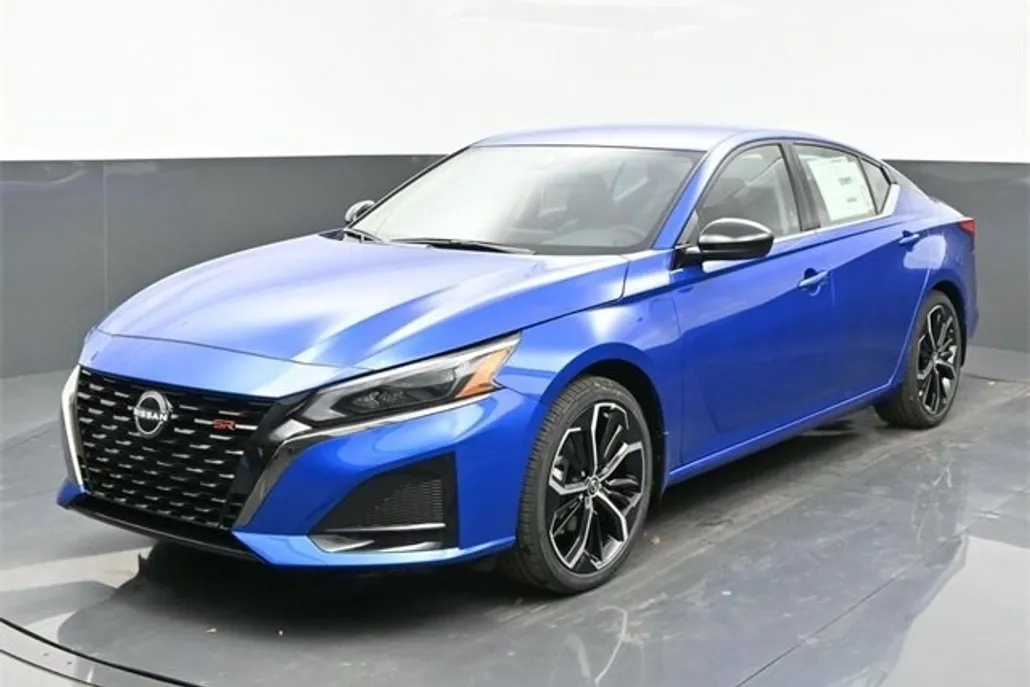 2025 Nissan Altima SR photo 1