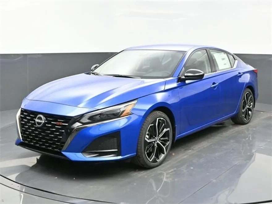 2025 Nissan Altima SR photo 1