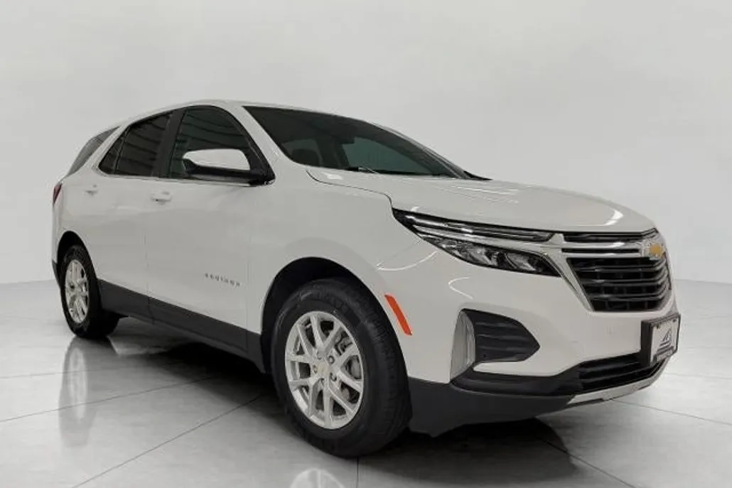 2024 Chevrolet Equinox LT photo 1